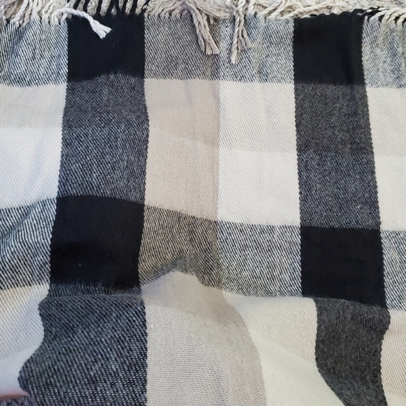 Plaid fringe soft scarf - Picture 7 of 13